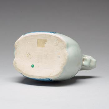 A blue and white elephant shaped kendi, Ming dynasty, Wanli (1572-1620).