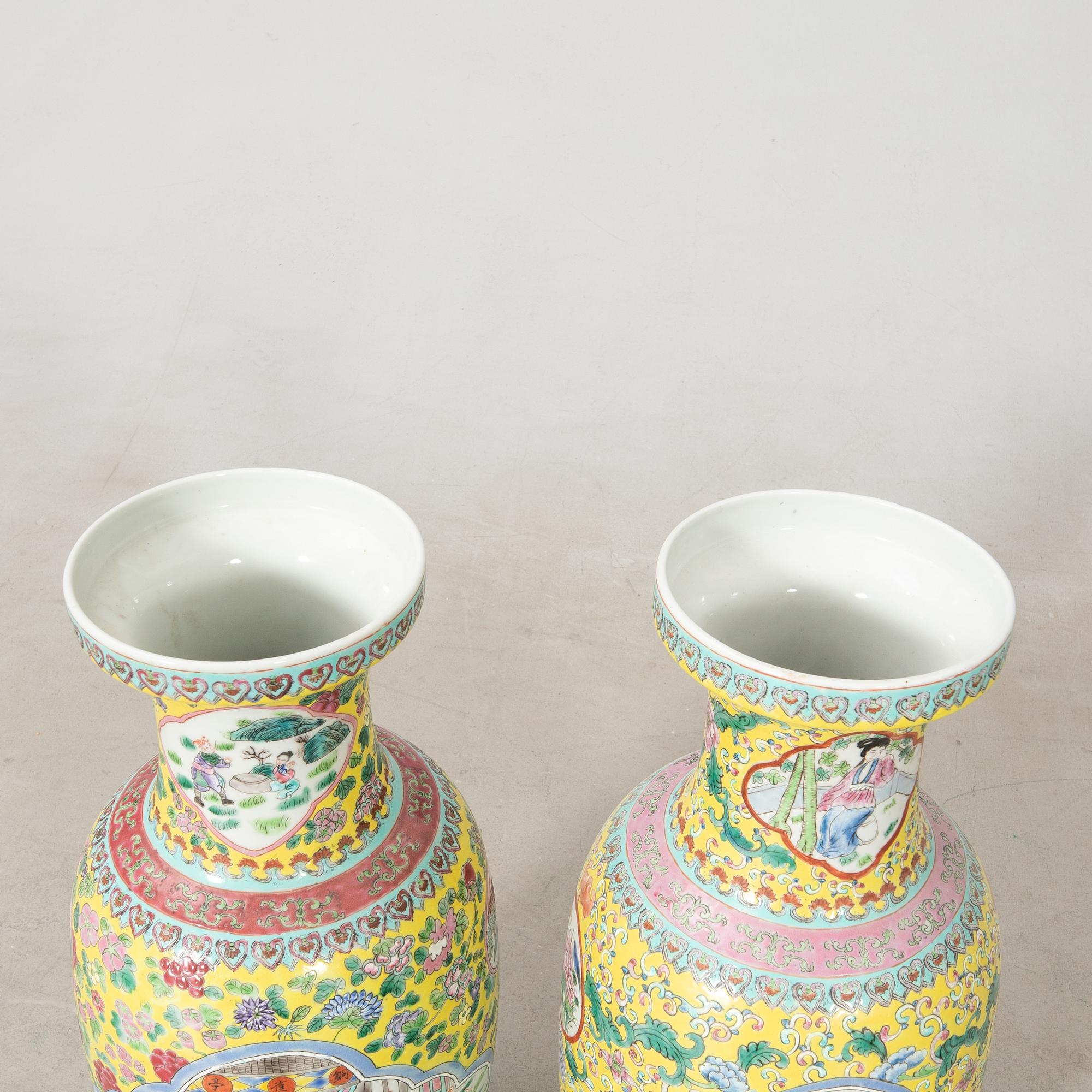 Floor vases 2 pcs China first half of the 20th century porcelain.