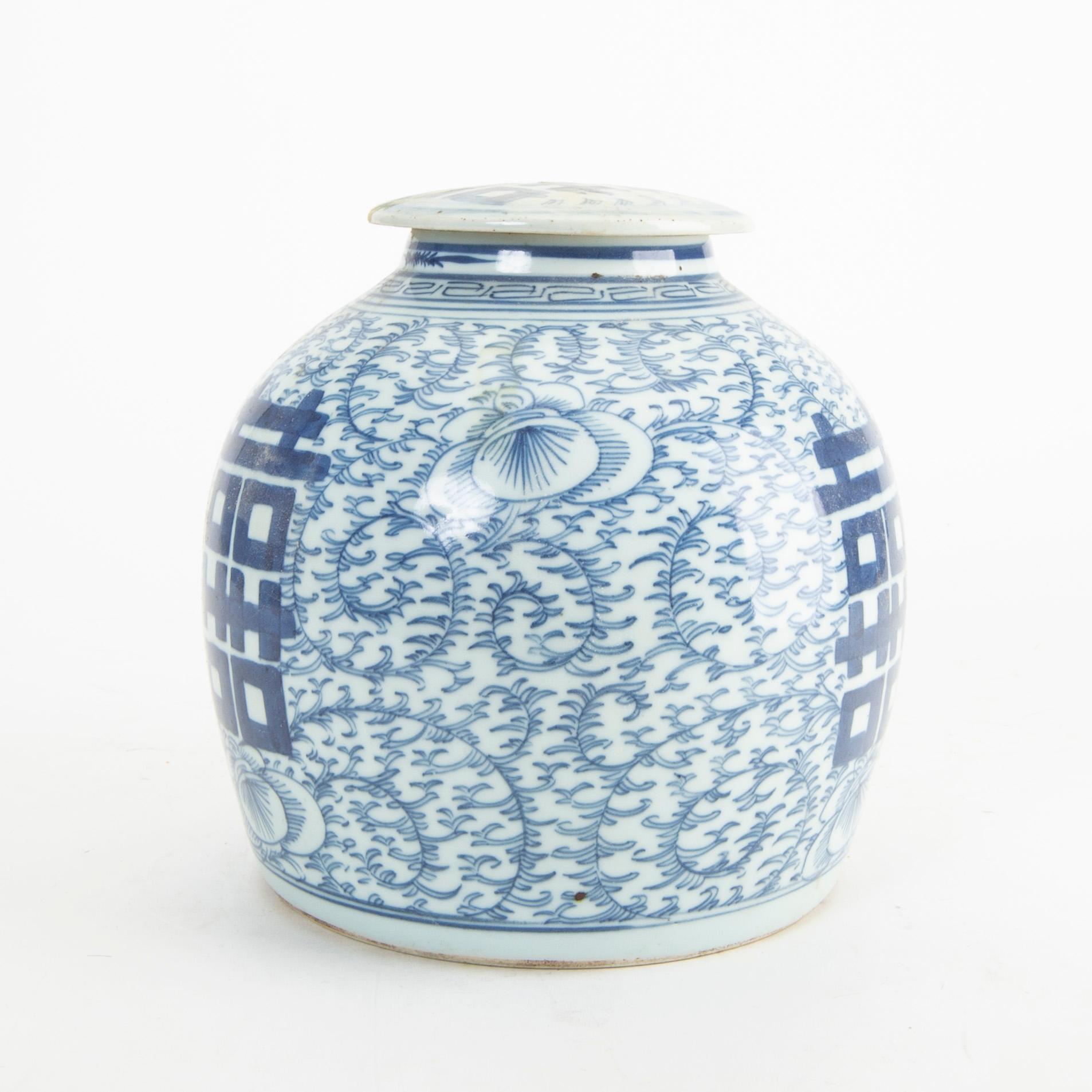 A blue and white jar, Qingdynasty, 19th Century.