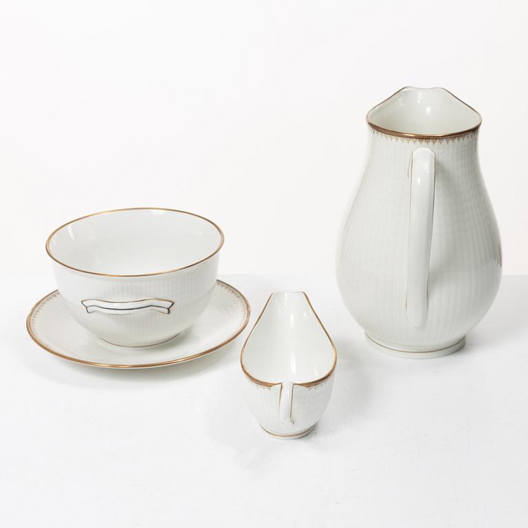 Louise Adelborg, A dinner service, 74 pieces, porcelain, "Swedish Grace/Kardinal", Rörstrand.
