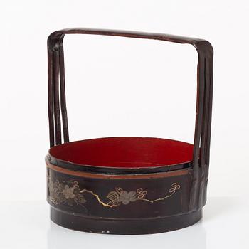 A Chinese lacquer food container, 20th century.