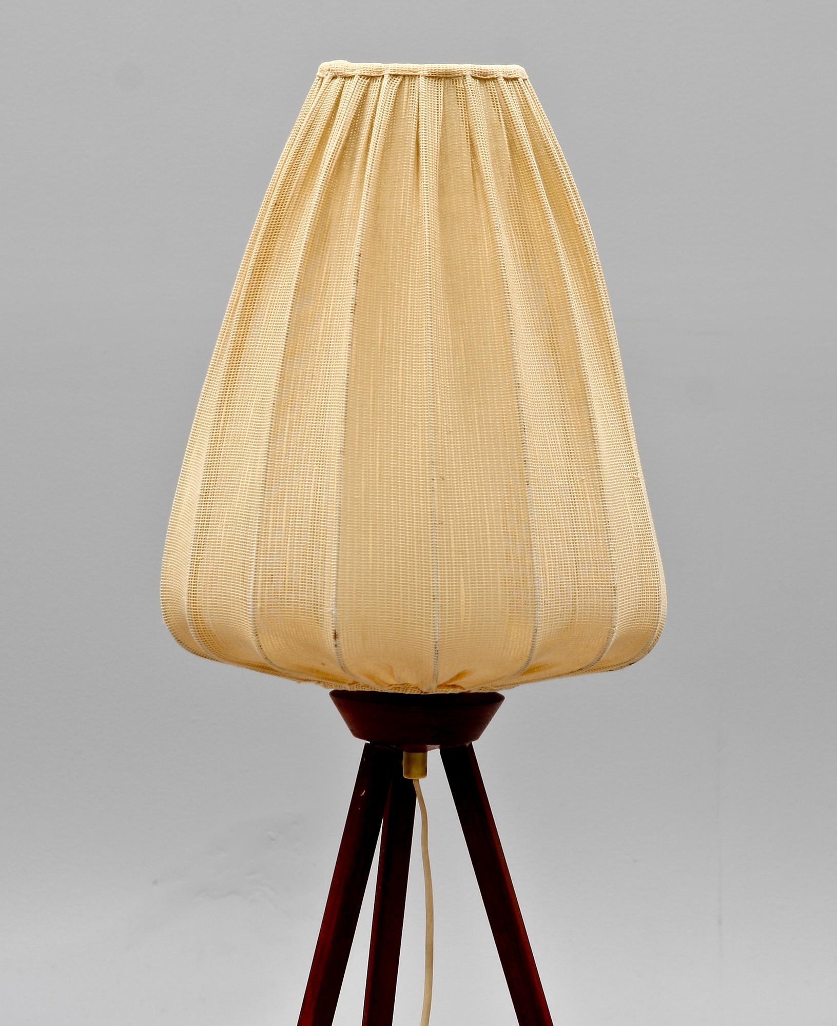 GOLVLAMPA, 1900-talets andra hälft.