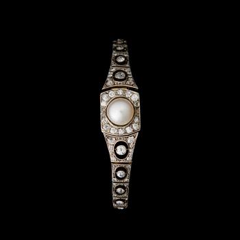 588. A BRACELET, cultured pearls, old- and rose-cut diamonds, 14K (56) gold. Russia.