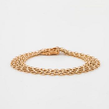 A bracelet.