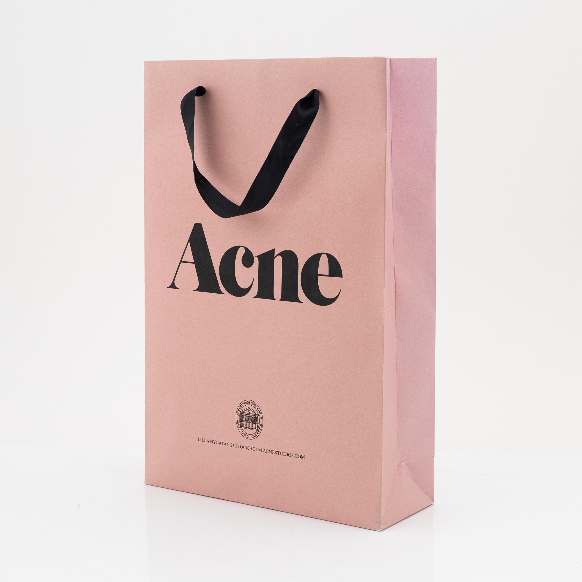 ACNE, tre mössor.