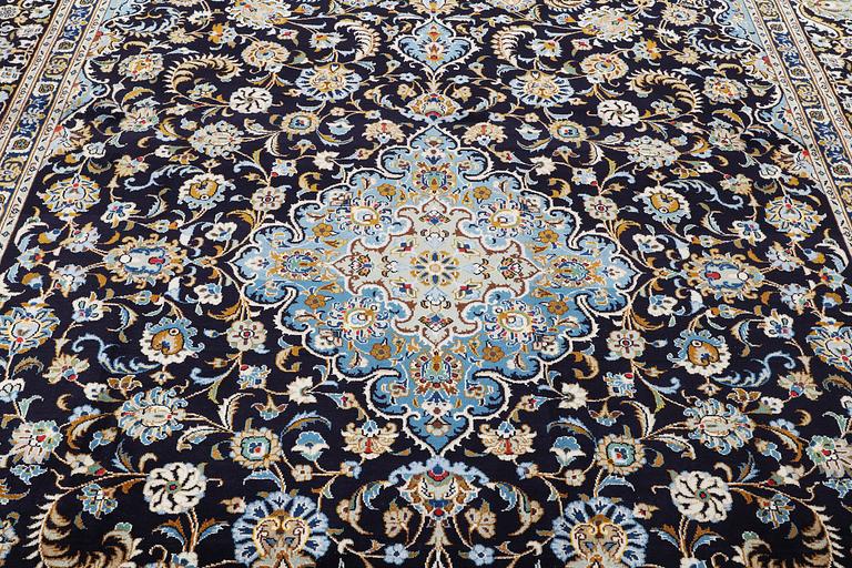 A Kashan carpet, c. 393 x 271 cm.