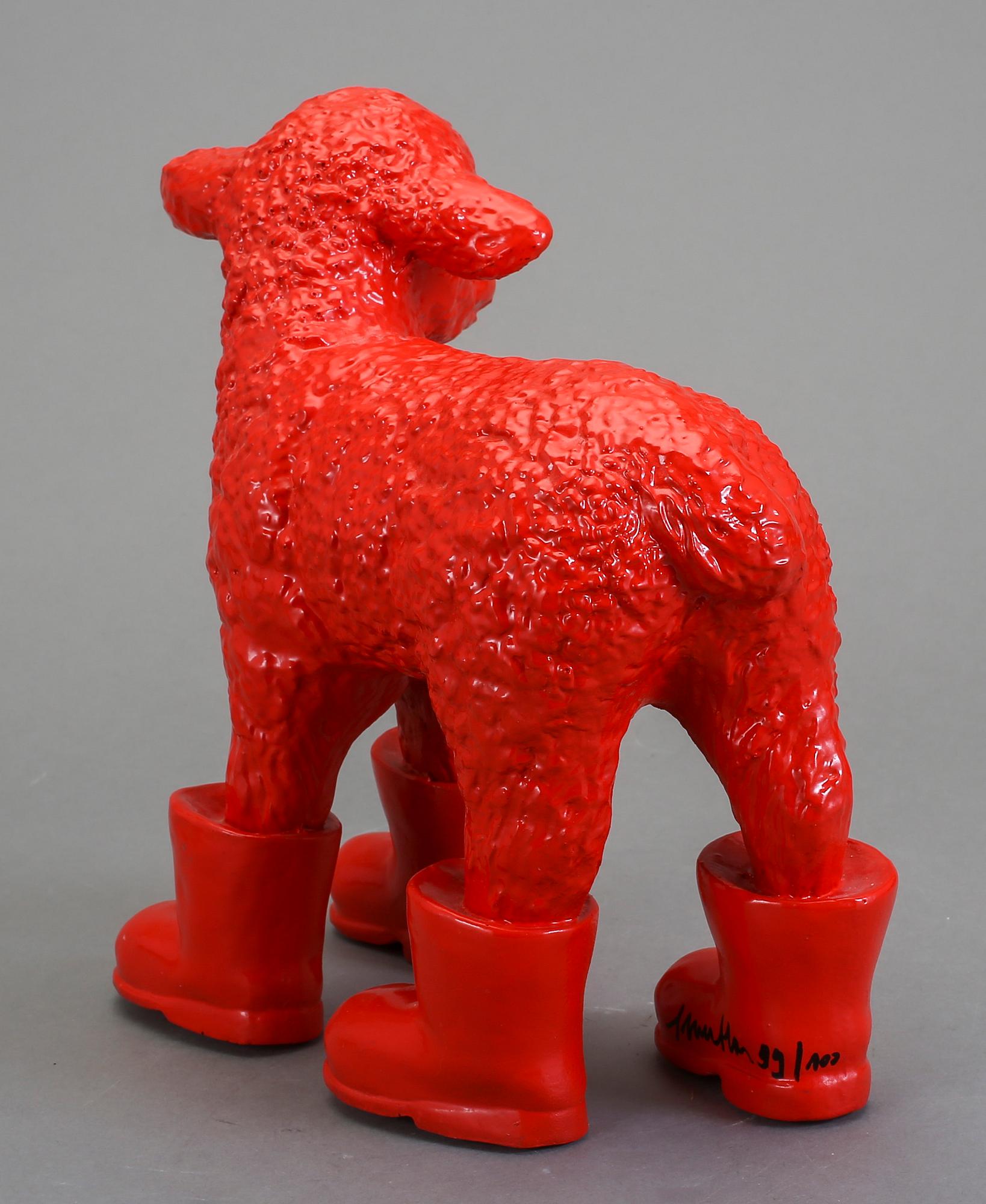 WILLIAM SWEETLOVE, skulptur, plast/konstmaterial "Cloned lamb with boots", signerad och numrerad 99/100.