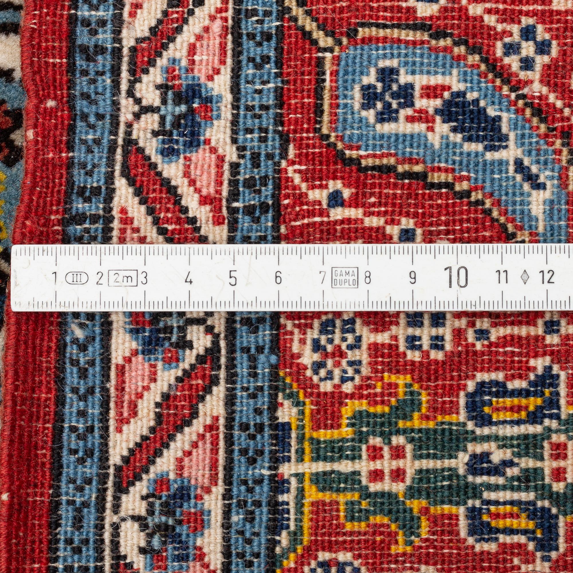 Matta, orientalisk, ca 207 x 138 cm.