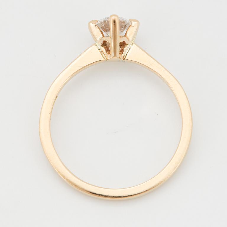0,38 ct brilliant-cut diamond ring, with GIA-dossier.