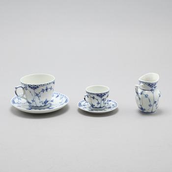 63 pieces of porcelain tableware from Royal Copenhagen, model "Musselmalet", second half of the 20th century.