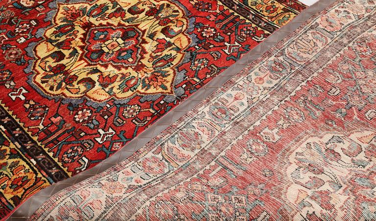 A Hamadan runner, approx. 517 x 125 cm.