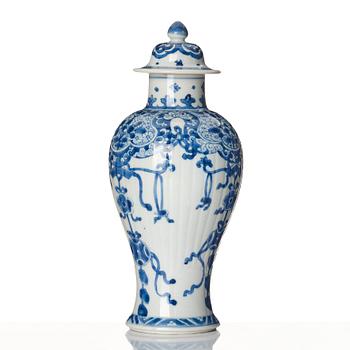 A blue and white vase, Qing dynasty, Kangxi (1662-1722).
