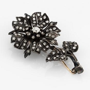 Brooch in silver and gold with old-cut and rose-cut diamonds.