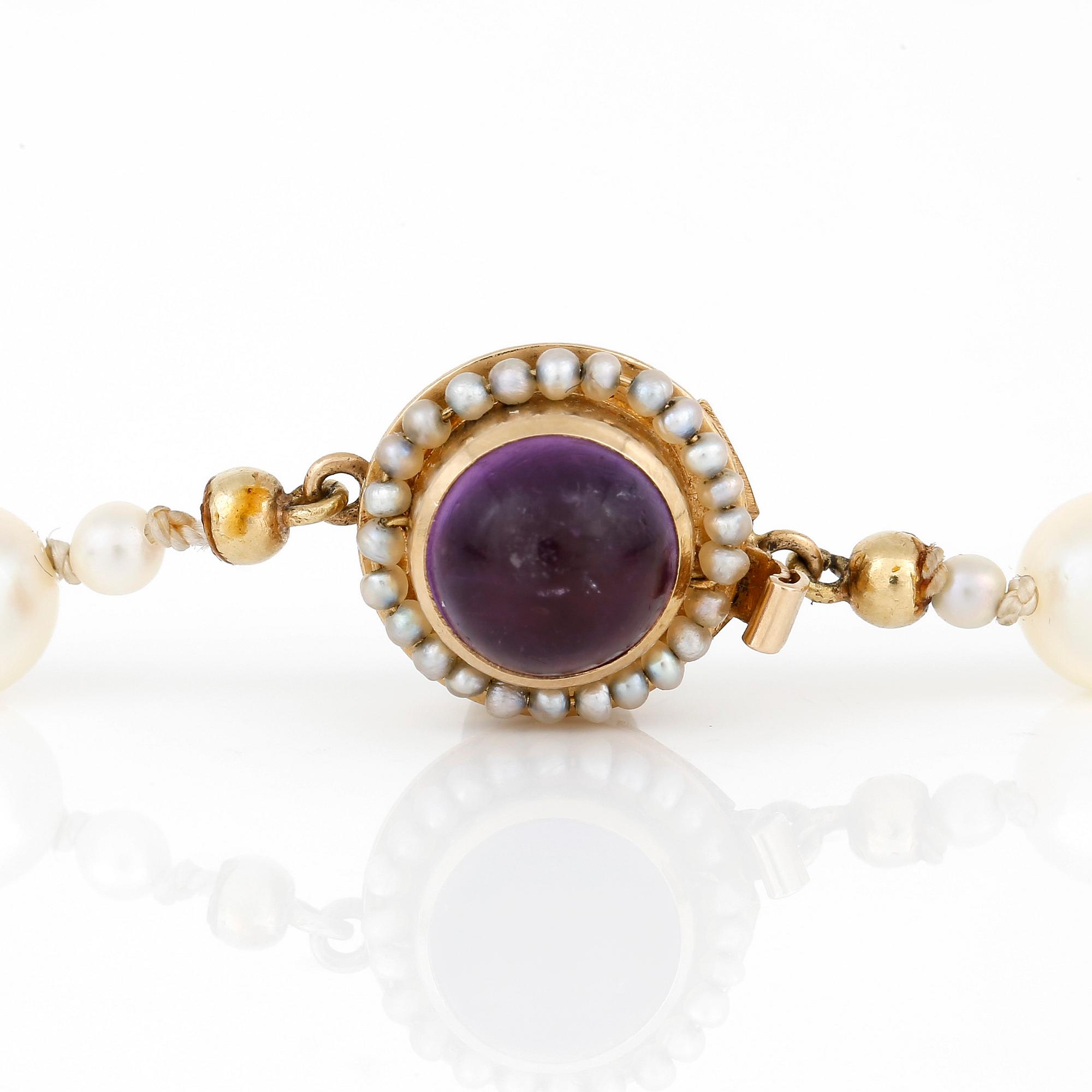 COLLIER, med odlade pärlor och cabochonslipad ametist, Stigbert, Stockholm, 1965.