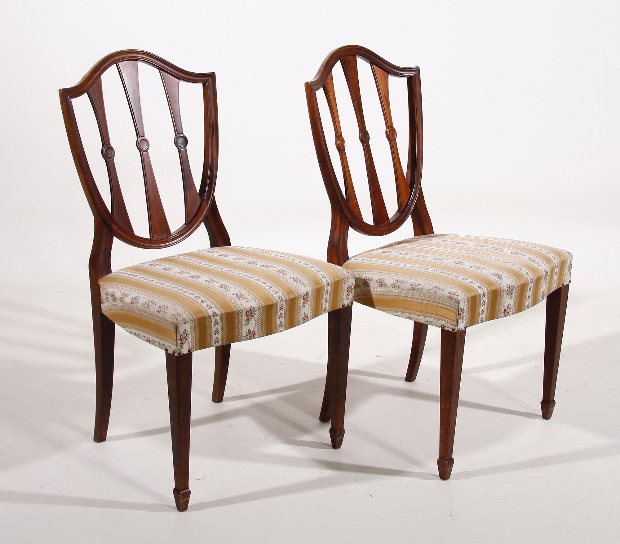 MATSALSGRUPP, 13 delar, Engelsk stil. 1900-tal.