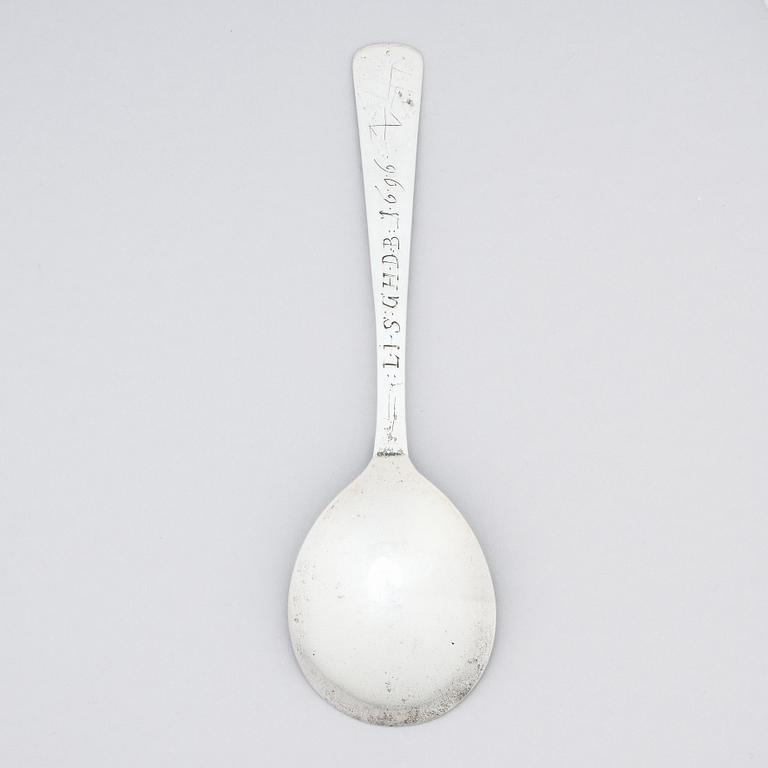 A probably Norwegian 17th century silver spoon, no makers mark. Engraved 1696.