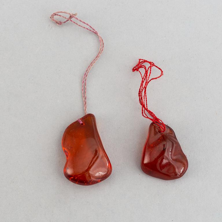 A group of amber objects, China, 20th Century. (14 small pieces).