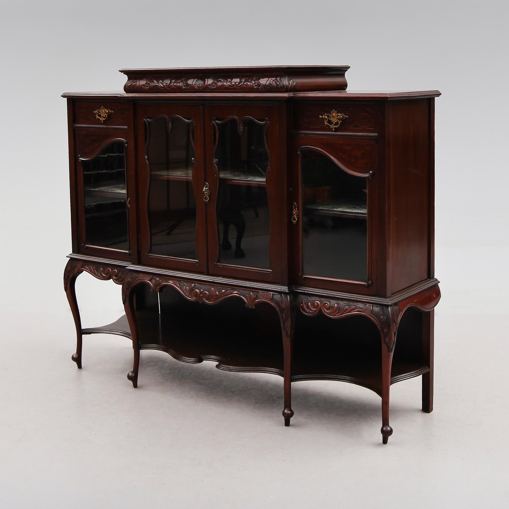 VITRINSKÅP, England, 1900-talets första hälft.