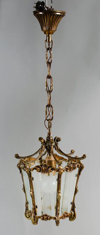 TAKLAMPA, mässing och glas, rokokostil, 1900-talets mitt.