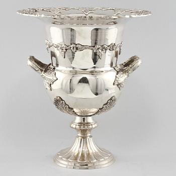 CHAMPAGNEKYLARE, vitmetall, 1900-talets andra hälft.