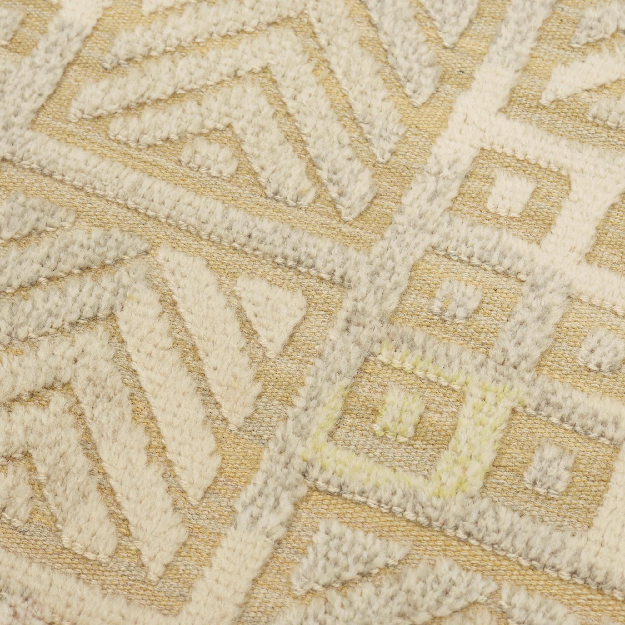 CARPET. Pile in relief. 139,5 x 81,5 cm. Signed ES at the back.