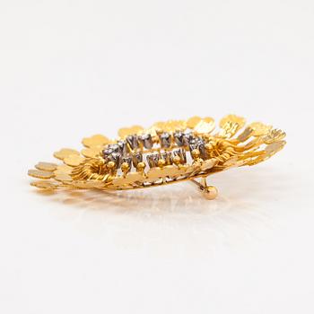 Tapio Wirkkala, Brosch "Solen", 14K guld och diamanter ca 0.47 ct tot. Westerback, Helsingfors 1974.