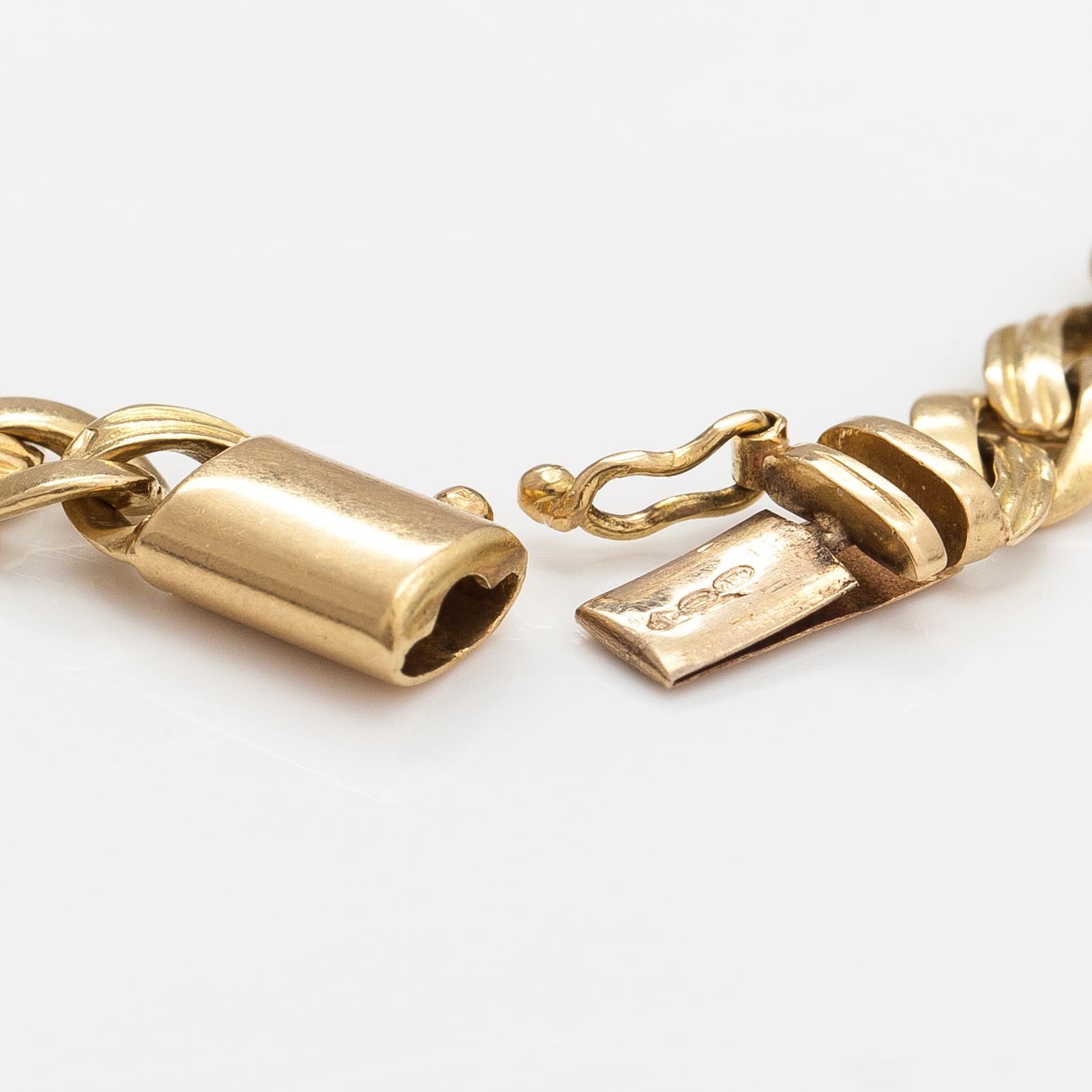 An 18K gold bracelet. Import markde Tillander, Helsinki.