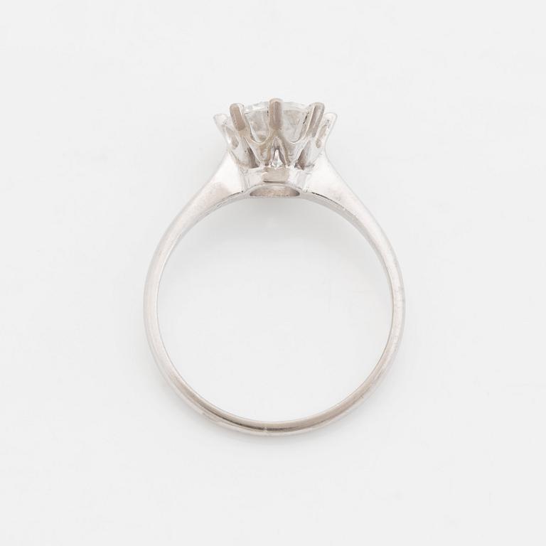 An 18K white gold ring set with a round brilliant-cut diamond.