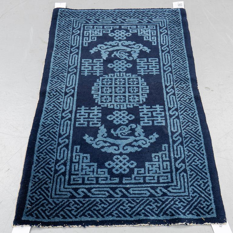 Matto, a wedding rug, a semi-antique Baotou, China, ca 110 x 60,5-62 cm.