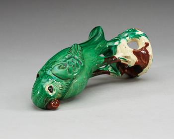 A green glazed falcon, Qing dynasty.