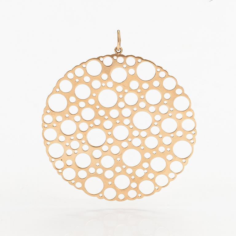 Liisa Vitali, A 14K gold pendant "Pitsi". Westerback, Helsinki 1971.