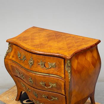 An 18th century rococo chest of drawers.