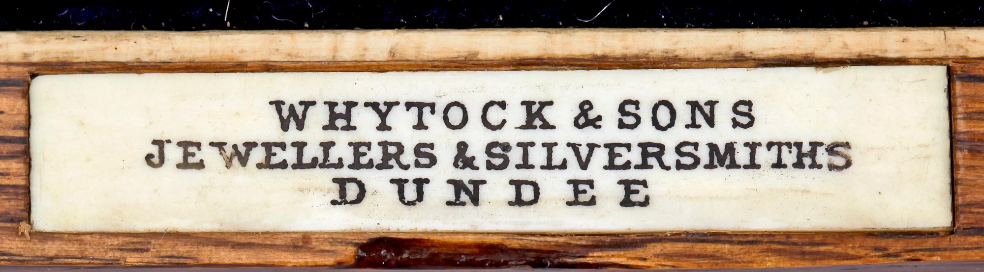 FRUKTBESTICK, 24 st, i schatull, silver och pärlemorskaft, Allen & Darwin, Sheffield England 1917.