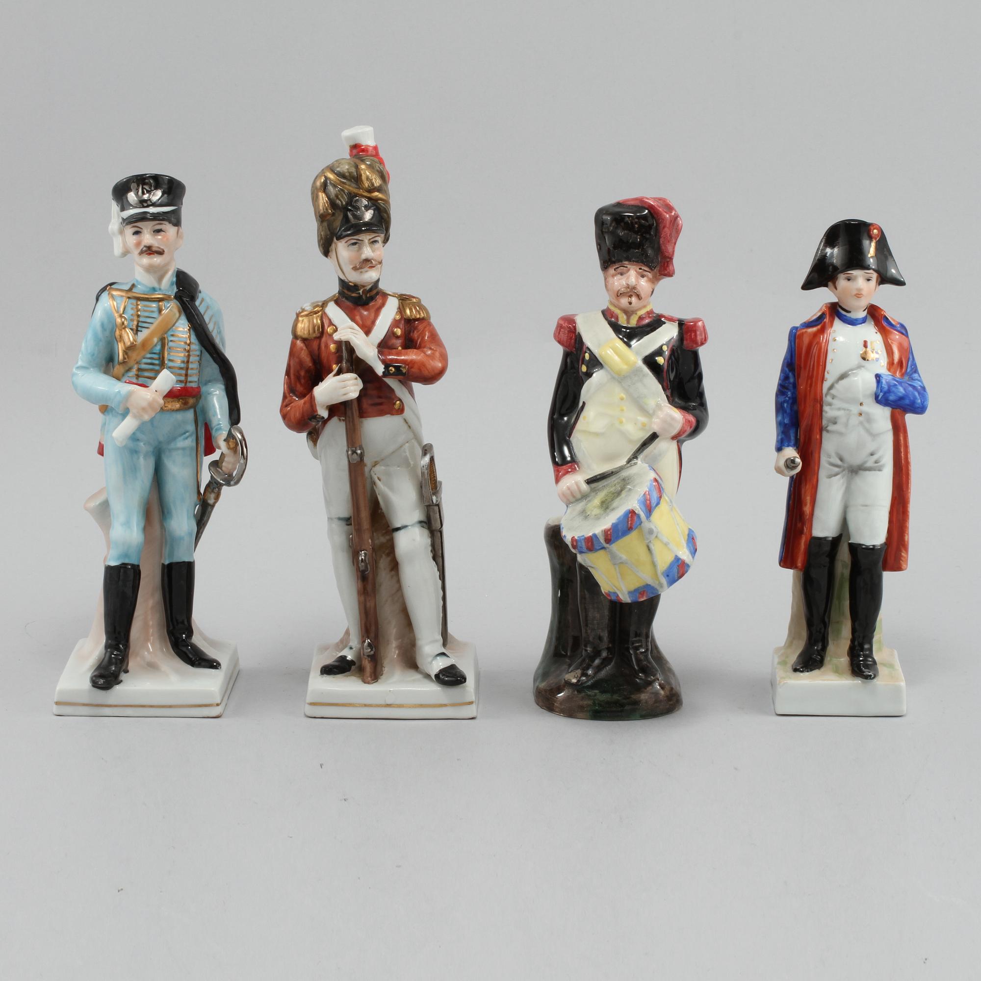 FIGURINER, 4 st, porslin, 1900-talets andra hälft.