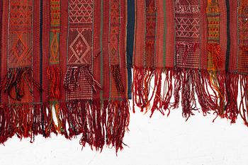 Kelim, approx. 340 x 180 cm.