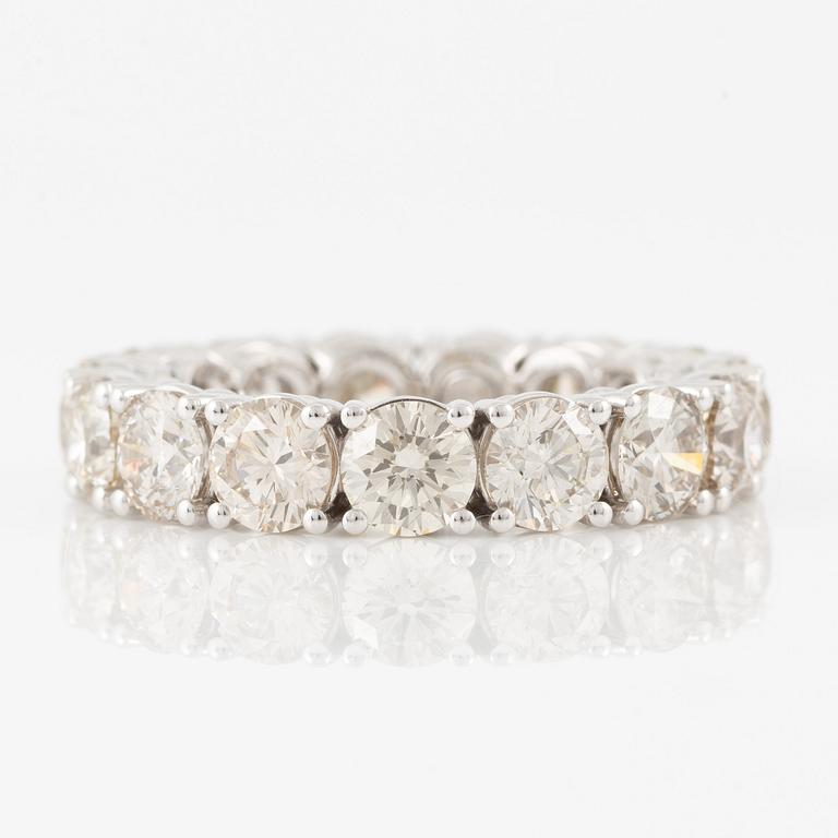 Ring in 18K gold with round brilliant-cut diamonds, full eternity band.