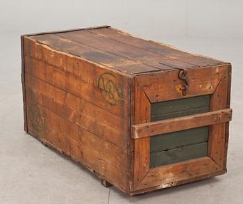 TRÄLÅDA, för vin. Vin & Sprit/V&S. 1900-tal.