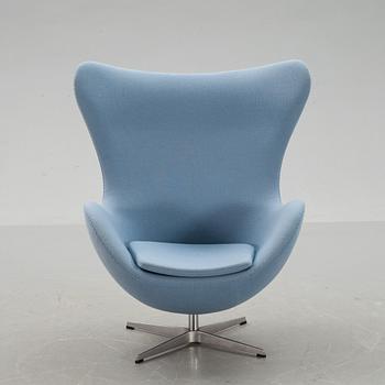 FÅTÖLJ, Arne Jacobsen "Ägget" Fritz hansen 1992.