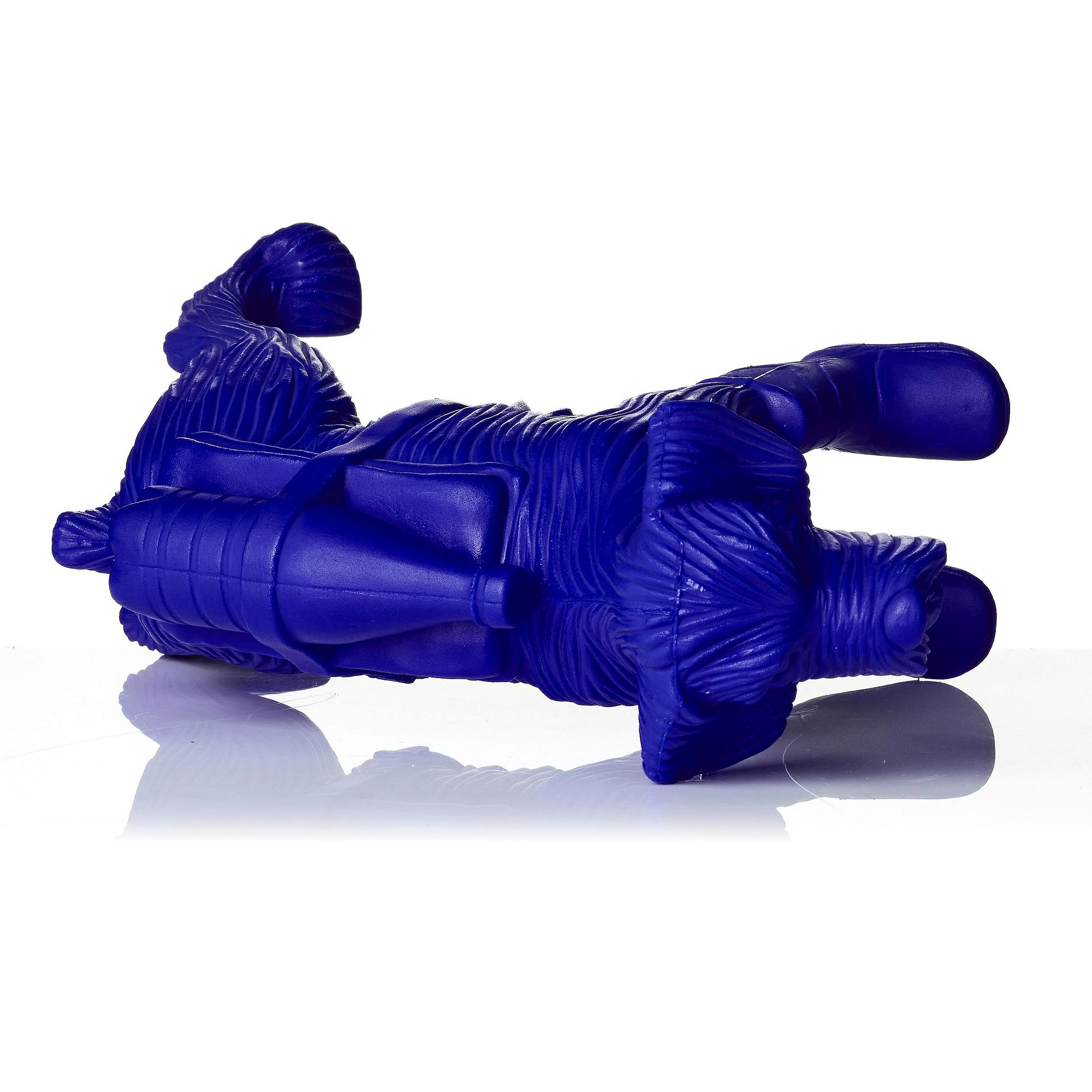 William Sweetlove, "Cloned Schnauzer with water bottle". (Blue).