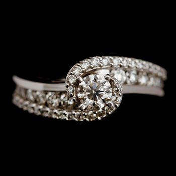 RING, 14 k vitguld, briljantslipade diamanter, total ca 1.0 ct.