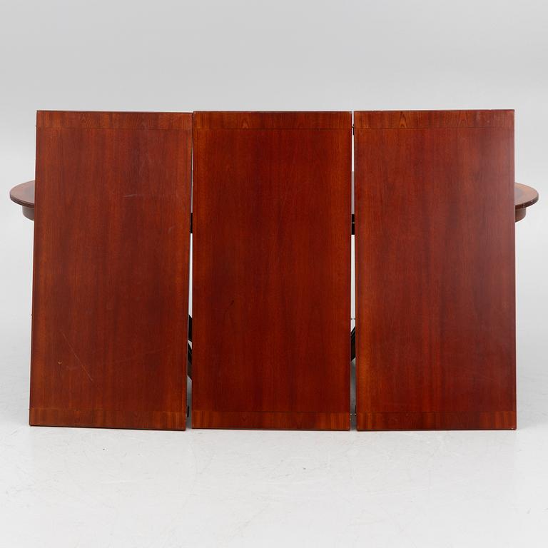 Matbord, engelskt, 1900-talets andra hälft.