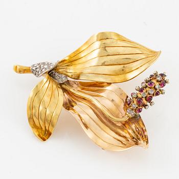A W.A. Bolin brooch 18K gold set with cabochon-cut rubies and rose-cut diamonds, Stockholm 1944.