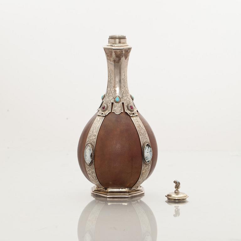 FLASKA, silver och kokosnöt, stämplar IAG, Berlin tidigt 1800-tal.