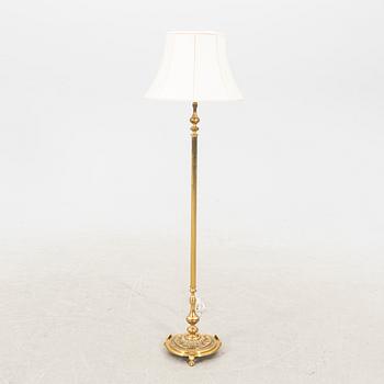 A mid 1900s floor lamp.