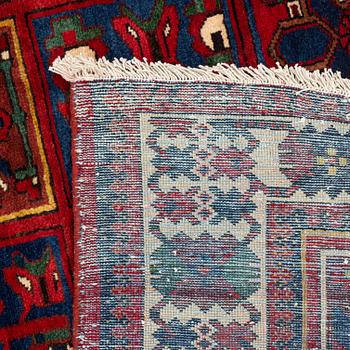 A semi-antique, Chahar Mahal/Bakhtiari carpet, approximately 318 x 205 cm.
