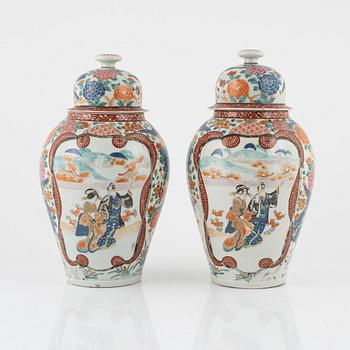 A pair of lidded porcelain urns, Japan, early 20th century.