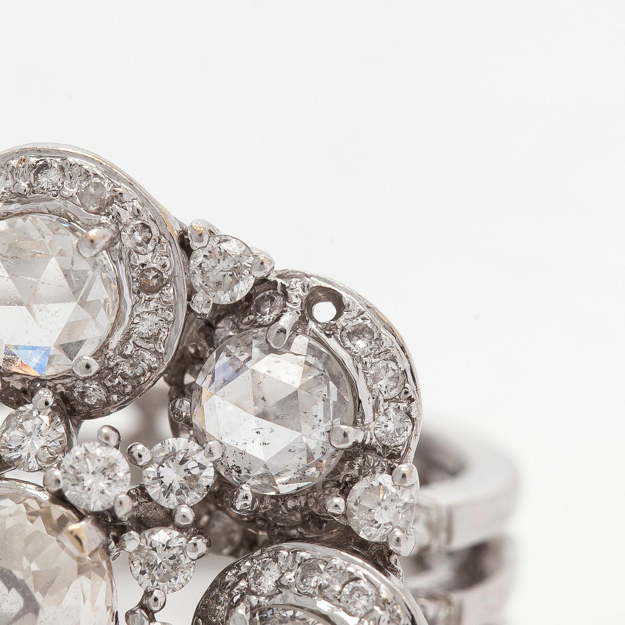 An 18K white gold ring set with rose-cut and brilliant-cut diamonds.