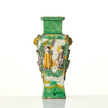 A rare bisquit famille verte vase, Qing dynasty, Kangxi (1662-1722).