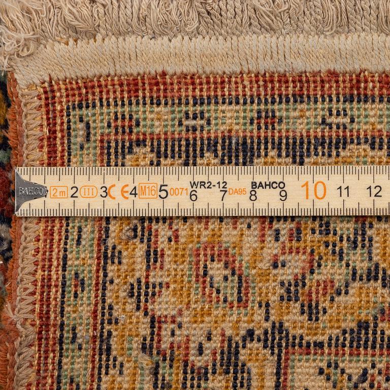 A semi-antique oriental carpet, c. 290 x 195 cm.