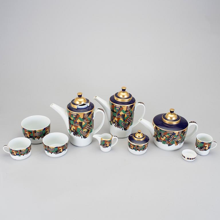 A 118 piece "Festivo" dinner, coffee and tea service by Heikki Orvola for Rörstrand, 1980's.